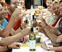 Germany wine - Menschen, die Wein genießen